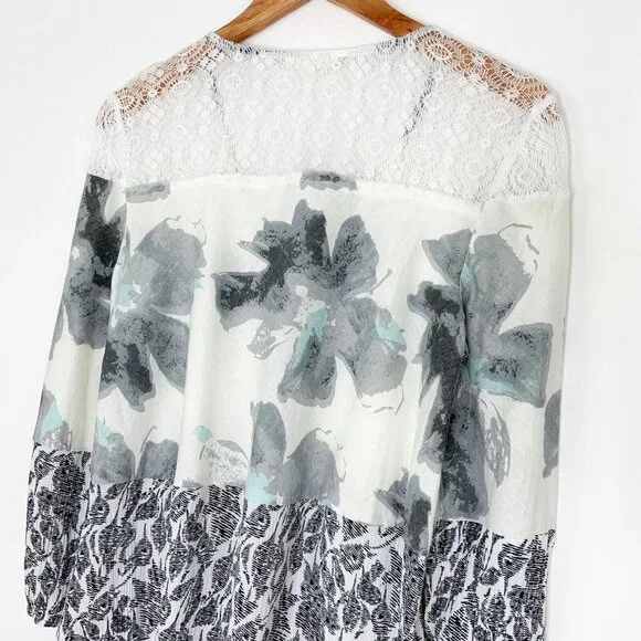 Mystree Gray Floral Top Womens Size Medium Lace Blouse Bohemian - Picture 5 of 7